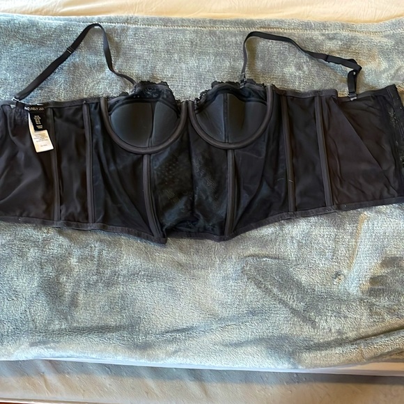 Lace corset top - Picture 3 of 3